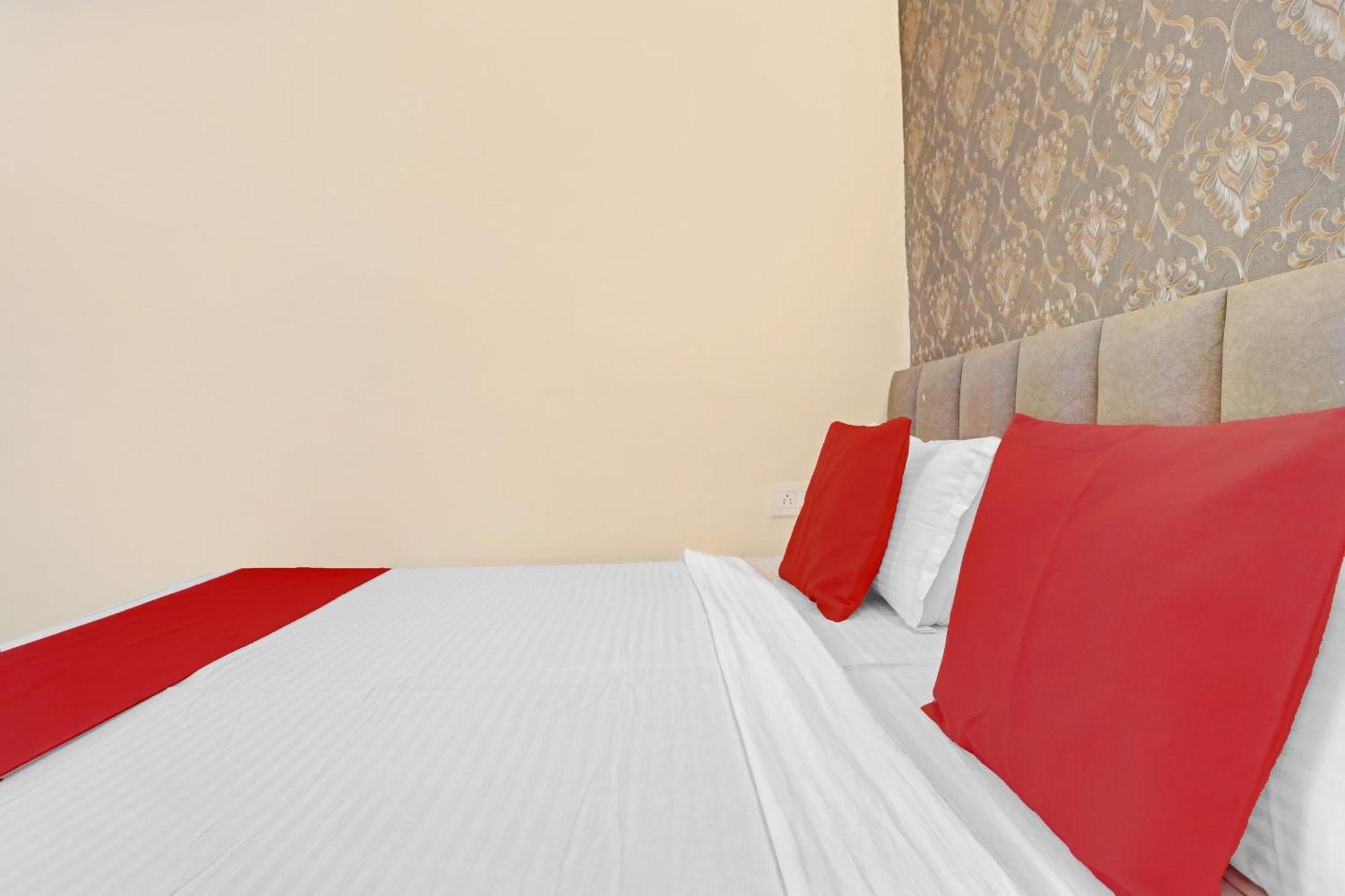 Hotel O Sky View Ludhiana Eksteriør billede